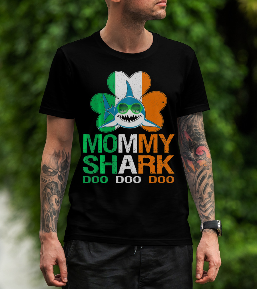 St Patricks Day Mommy Shark Doo Doo Doo Irish Shamrock T-Shirt