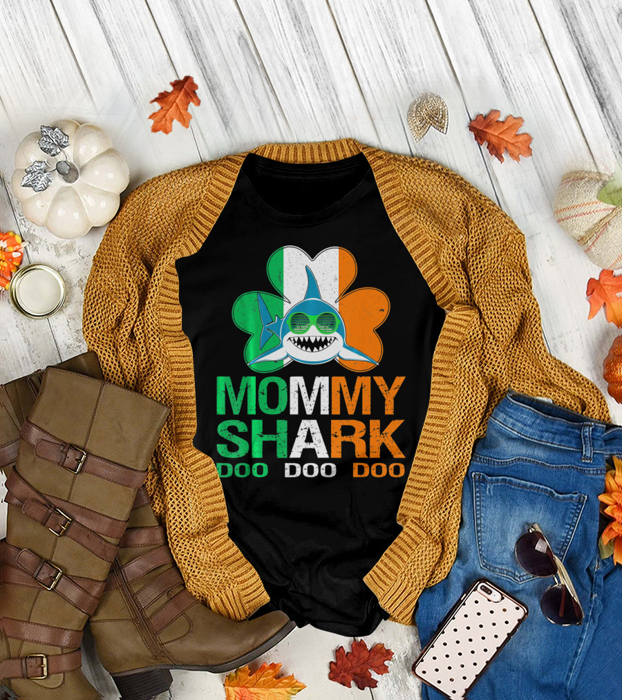 St Patricks Day Mommy Shark Doo Doo Doo Irish Shamrock T-Shirt