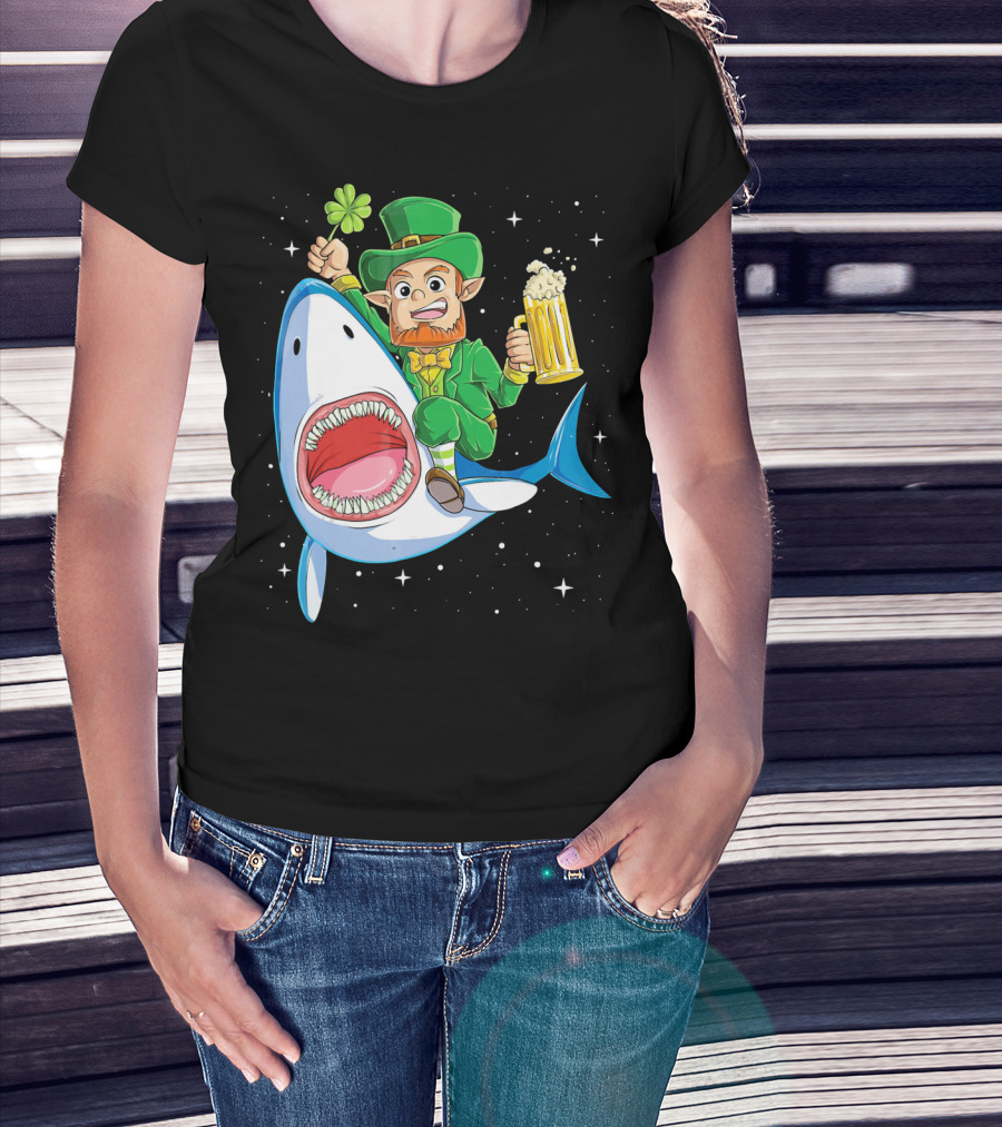 St Patricks Day Leprechaun Riding Shark With Beer Stein And Shamrock T-Shirt