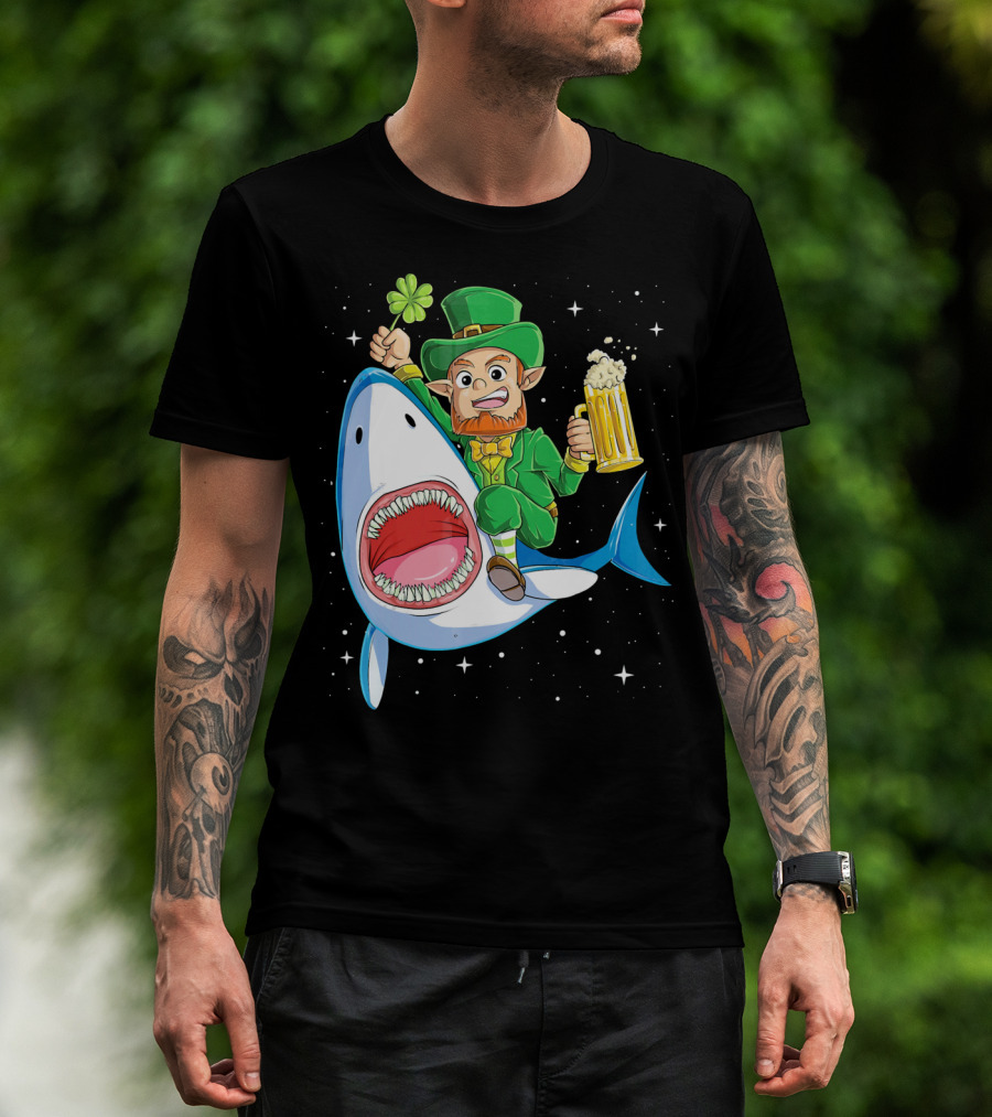 St Patricks Day Leprechaun Riding Shark With Beer Stein And Shamrock T-Shirt