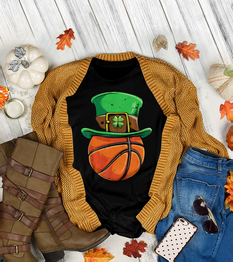 Basketball Hat Clover球 Irish Charm T-Shirt