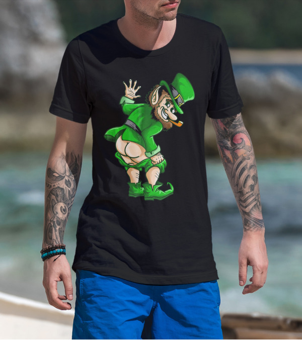 Mooning Leprechaun Mischievous Green Outfit Smoking Pipe T-Shirt