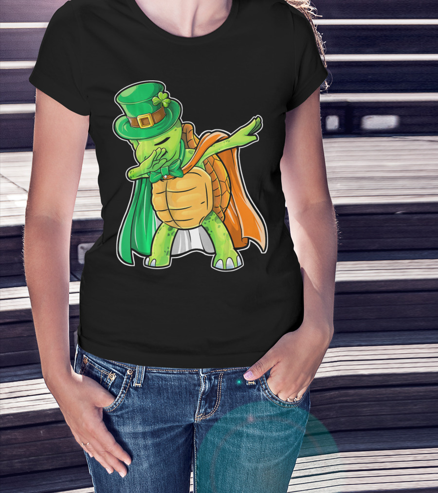 St. Patrick's Day Dabbing Turtle In Leprechaun Hat And Cape T-Shirt