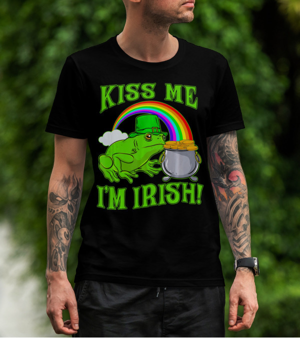KISS ME I'M IRISH Frog With Rainbow And Pot Of Gold St Patricks Day T-Shirt