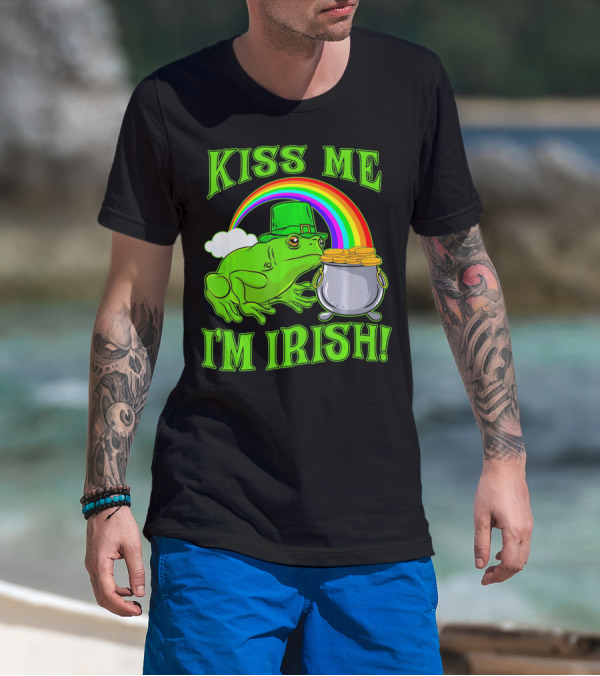 KISS ME I'M IRISH Frog With Rainbow And Pot Of Gold St Patricks Day T-Shirt