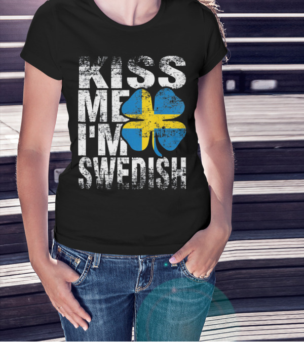 Kiss Me I'm Swedish St Patricks Day Shamrock Swedish Flag Motif T-Shirt