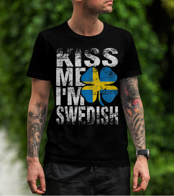 Kiss Me I'm Swedish St Patricks Day Shamrock Swedish Flag Motif T-Shirt