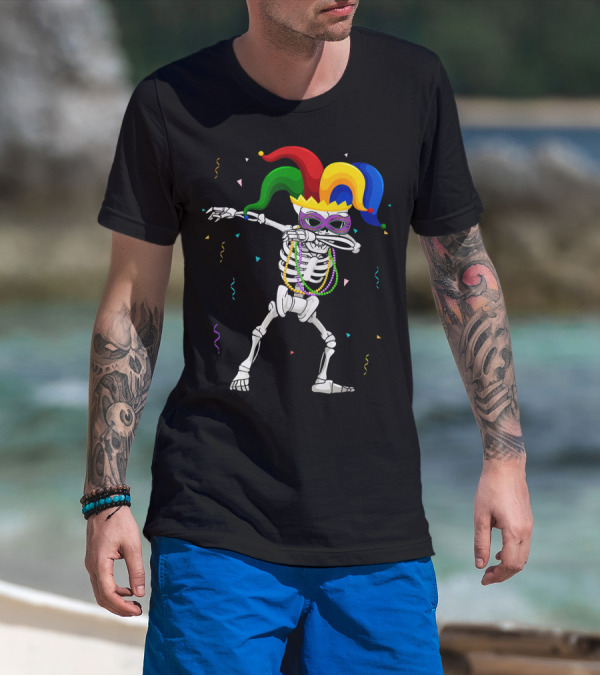 Skeleton Mardi Gras Jester Mask Dabbing With Beads And Confetti T-Shirt