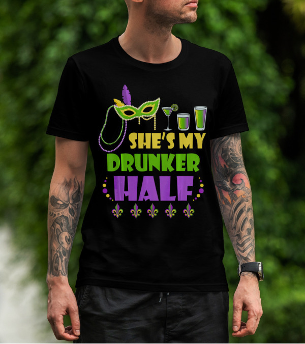 She's My Drunker Half Mardi Gras Mask Beads Cocktails Fleur De Lis T-Shirt