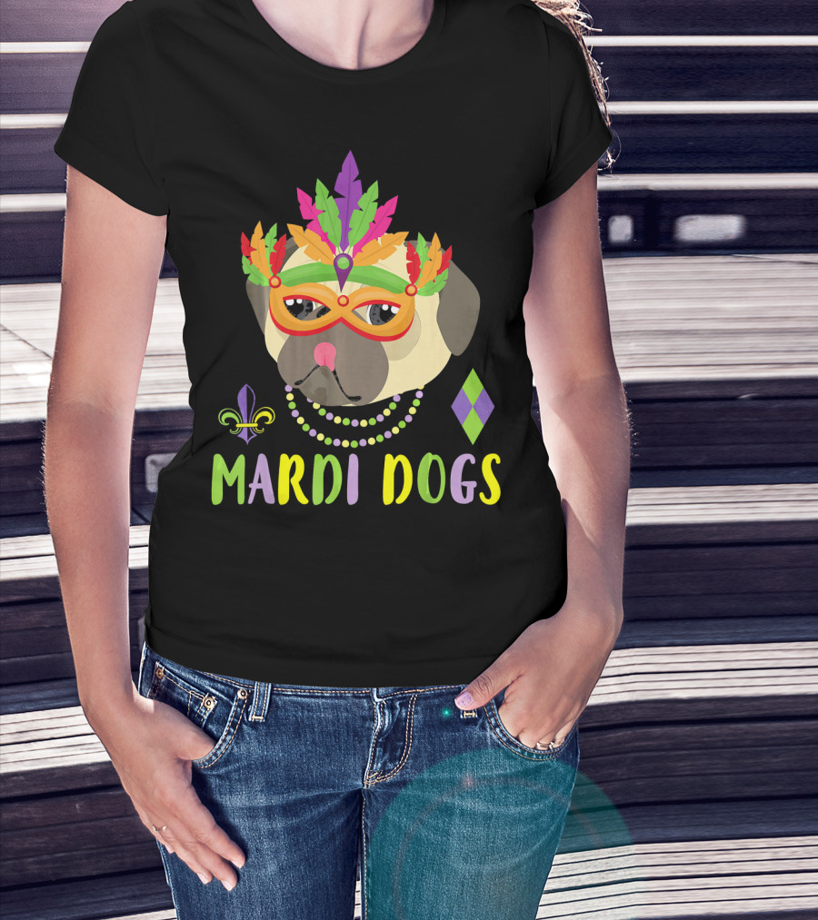 Pug Dog Mardi Gras Beads Mask Fleur De Lis Mardi Dogs Masquerade Costume T-Shirt