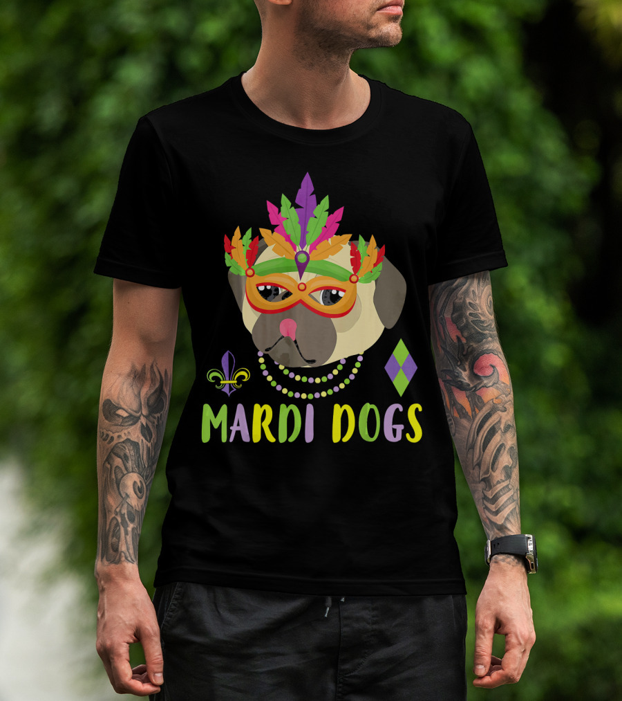 Pug Dog Mardi Gras Beads Mask Fleur De Lis Mardi Dogs Masquerade Costume T-Shirt