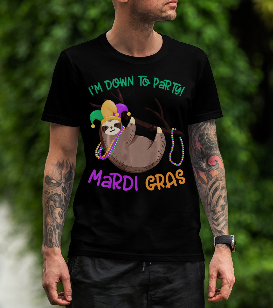 I'M Down To Party Mardi Gras Sloth With Beads And Jester Hat T-Shirt