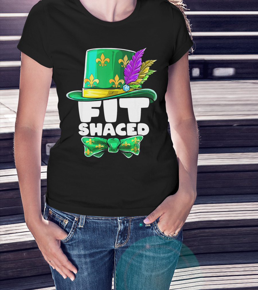 Mardi Gras Fit Shaced Green Hat Fleur-de-Lis Bow Tie Feathers T-Shirt