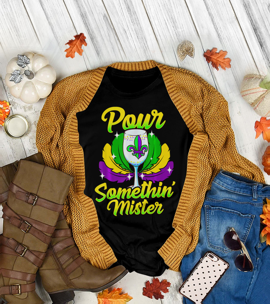 Pour Somethin Mister Mardi Gras Fleur-de-Lis Wine Glass Feathers T-Shirt