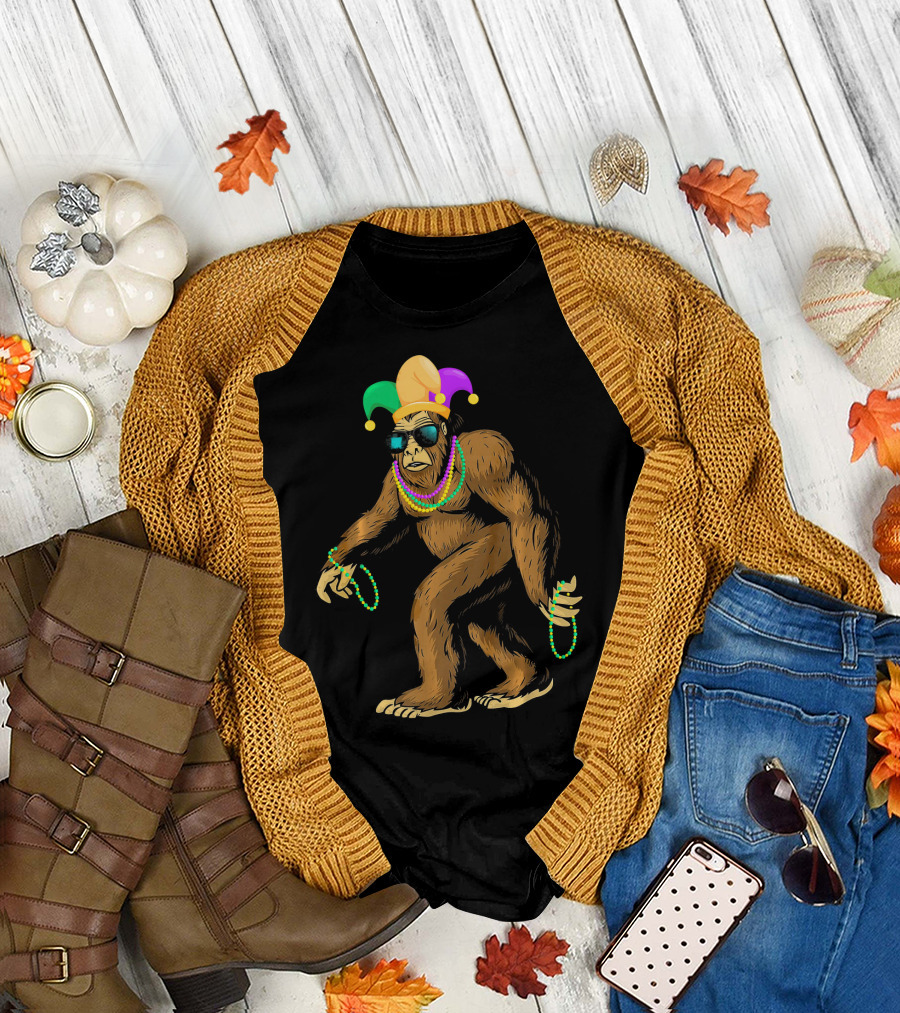Mardi Gras Bigfoot Jester Bead Party T-Shirt