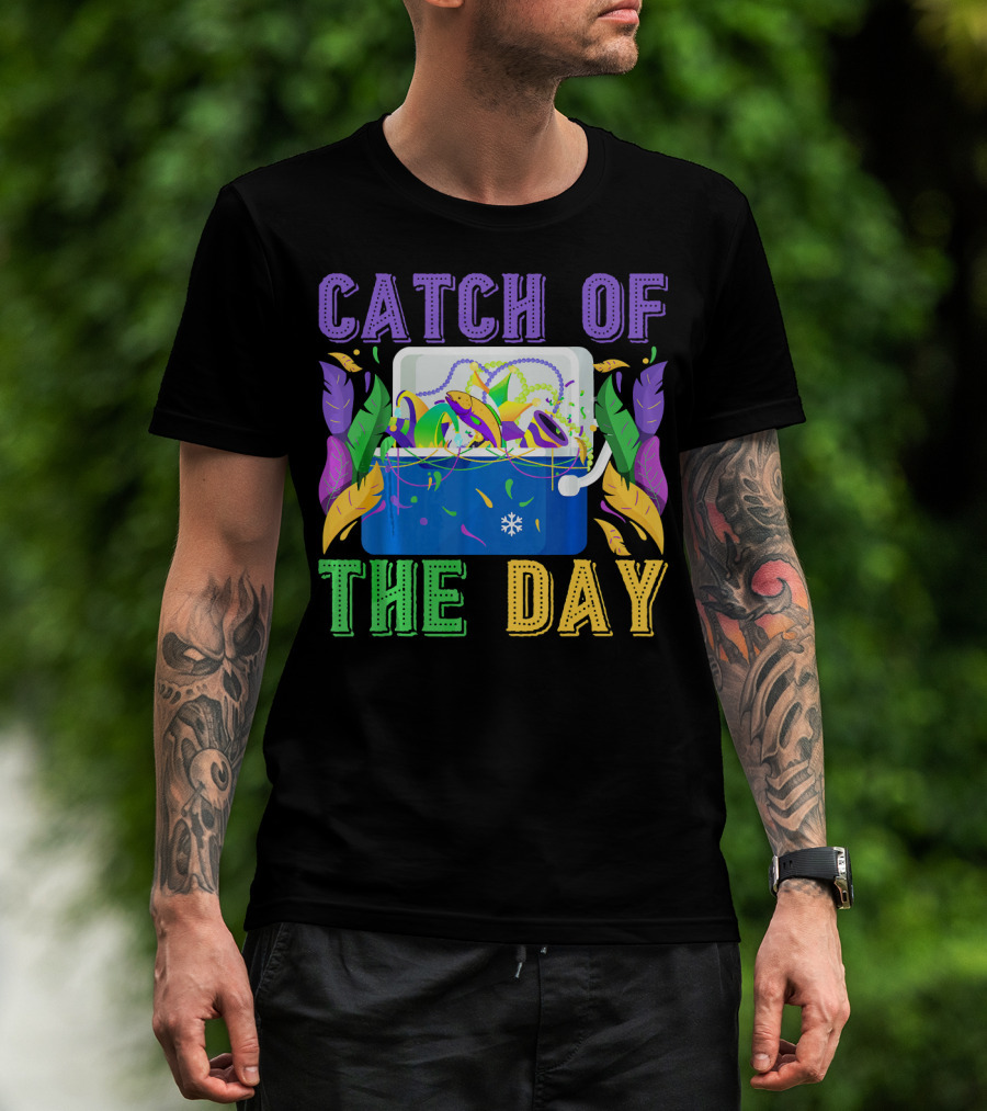 Catch Of The Day Funny Mardi Gras Beads Masks Crawfish T-Shirt