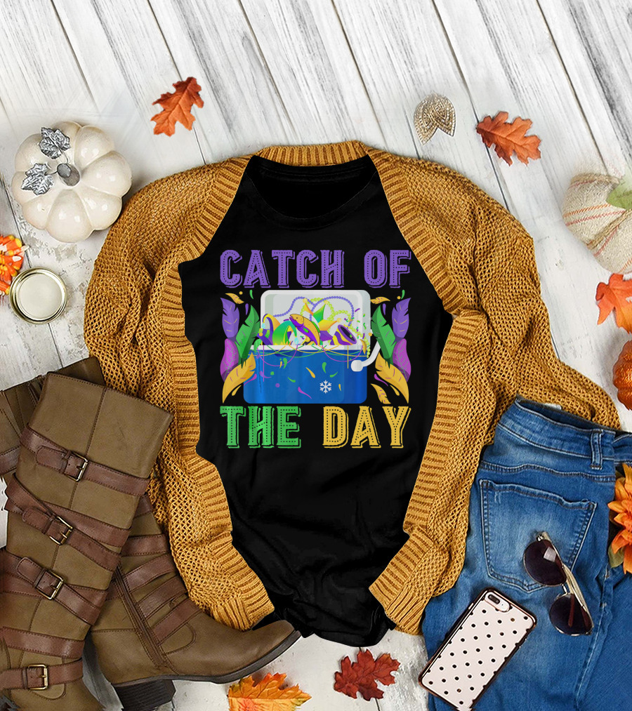Catch of the Day Funny Mardi Gras Beads Masks Crawfish T-Shirt