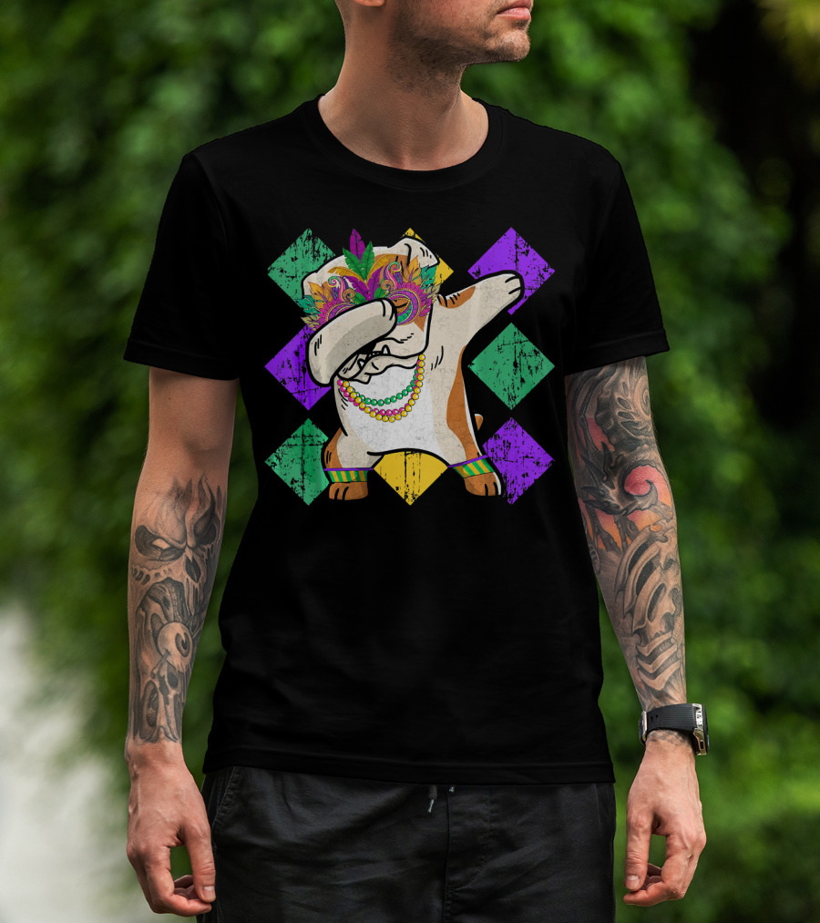 Funny BullDog Dabbing With Mardi Gras Mask And Beads On Colorful Diamond Background T-Shirt
