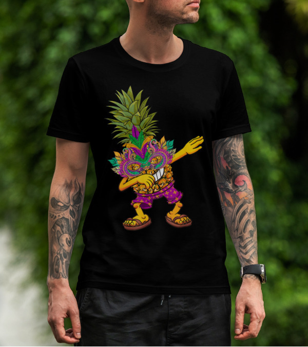 Funny Pineapple Wearing Mardi Gras Mask Dabbing Pose T-Shirt