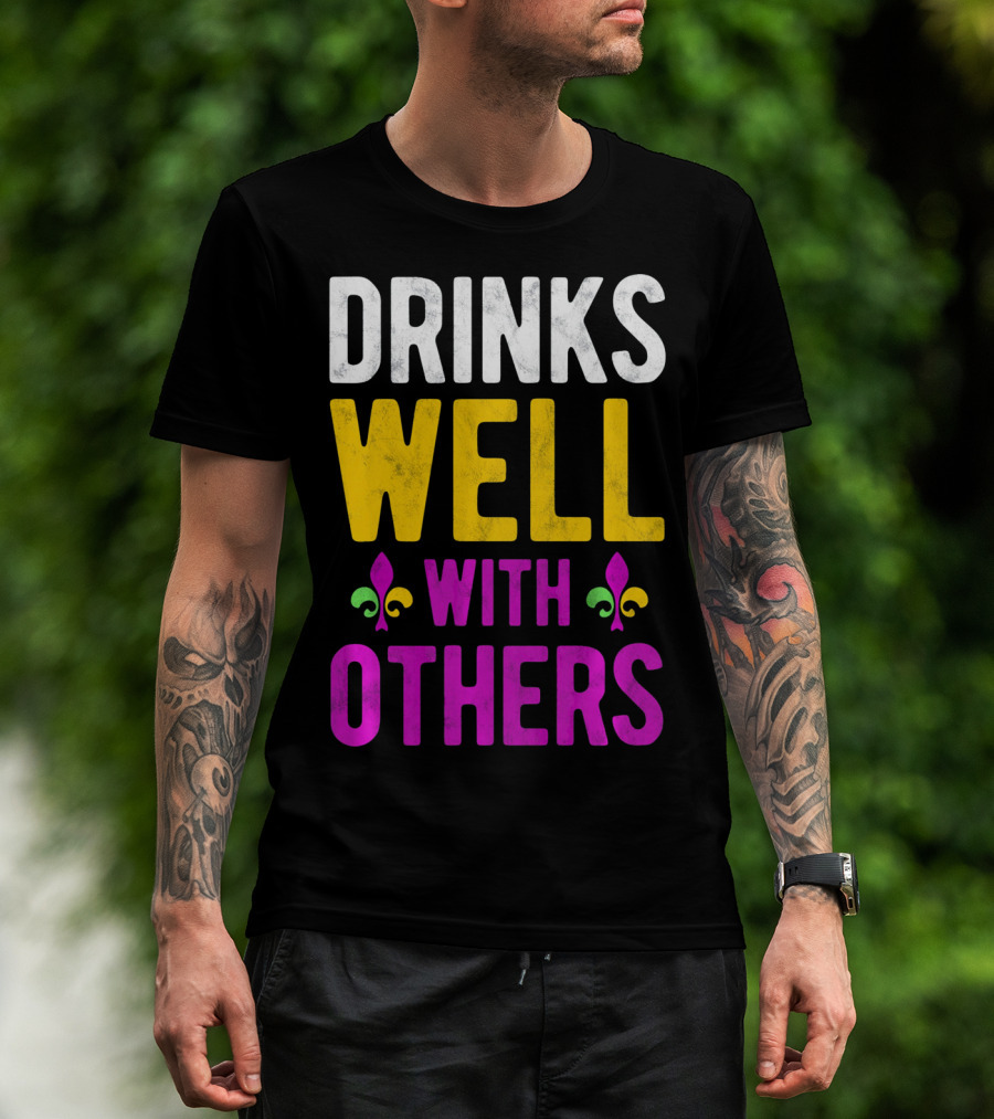 Drinks Well With Others Mardi Gras Fleur-de-Lis Symbols T-Shirt