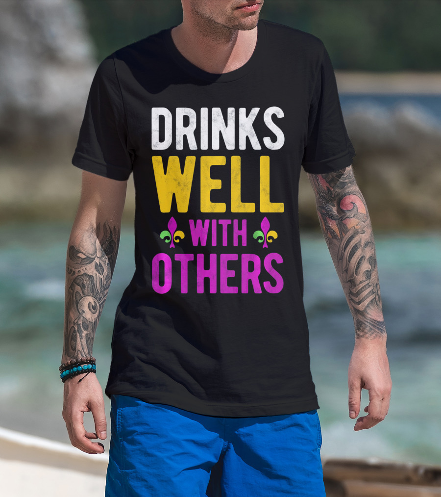 Drinks Well With Others Mardi Gras Fleur-de-Lis Symbols T-Shirt