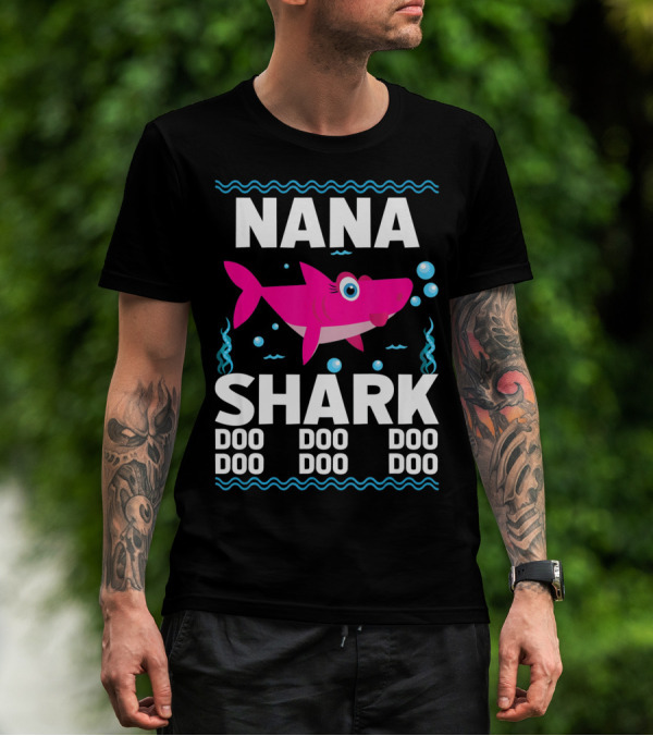 Nana Shark Doo Doo Pink Cartoon With Bubbles T-Shirt
