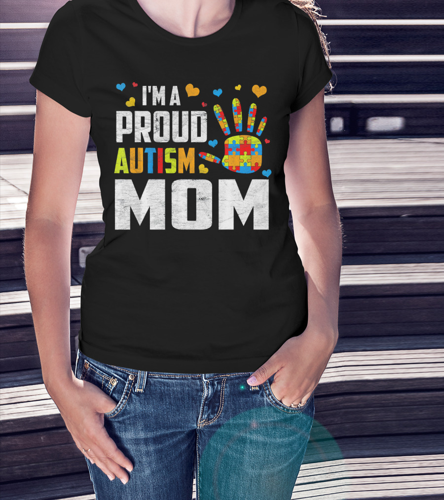 I'm A Proud Autism Mom Autism Awareness Puzzle Hand Hearts T-Shirt