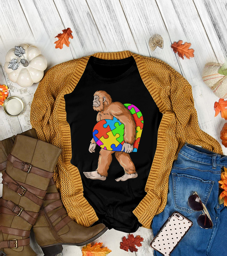 Bigfoot Holding Heart-Shaped Autism Awareness Puzzle T-Shirt