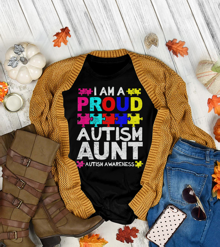 I Am a Proud Autism Aunt Autism Awareness Puzzle Pieces T-Shirt