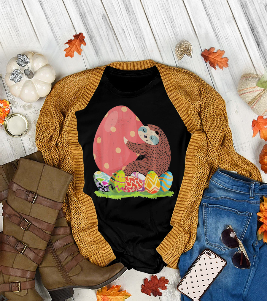 Girls Sloth Easter Women Funny Easter Egg Hug T-Shirt