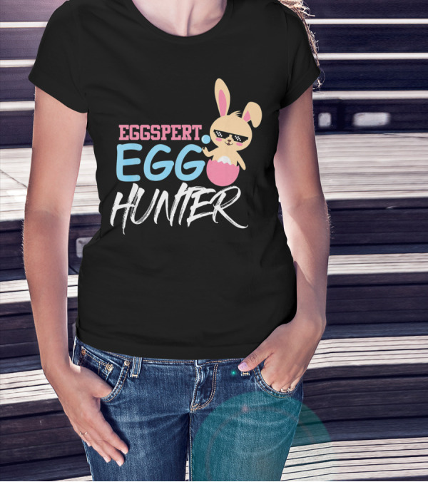 Eggspert Egg Hunter Bunny Sunglasses Easter Fun T-Shirt