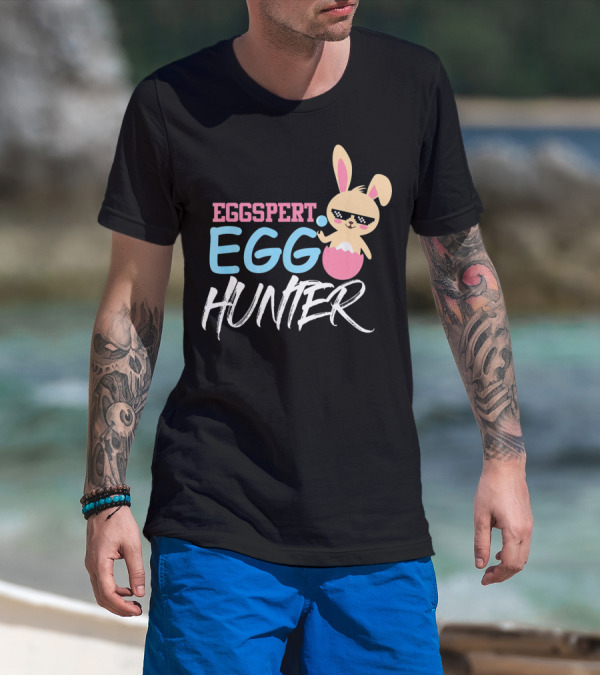 Eggspert Egg Hunter Bunny Sunglasses Easter Fun T-Shirt