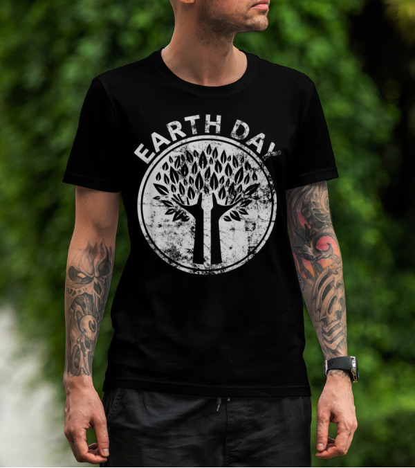 EARTH DAY Hands Tree Lover Natur Vintage Distressed Circle Emblem T-Shirt