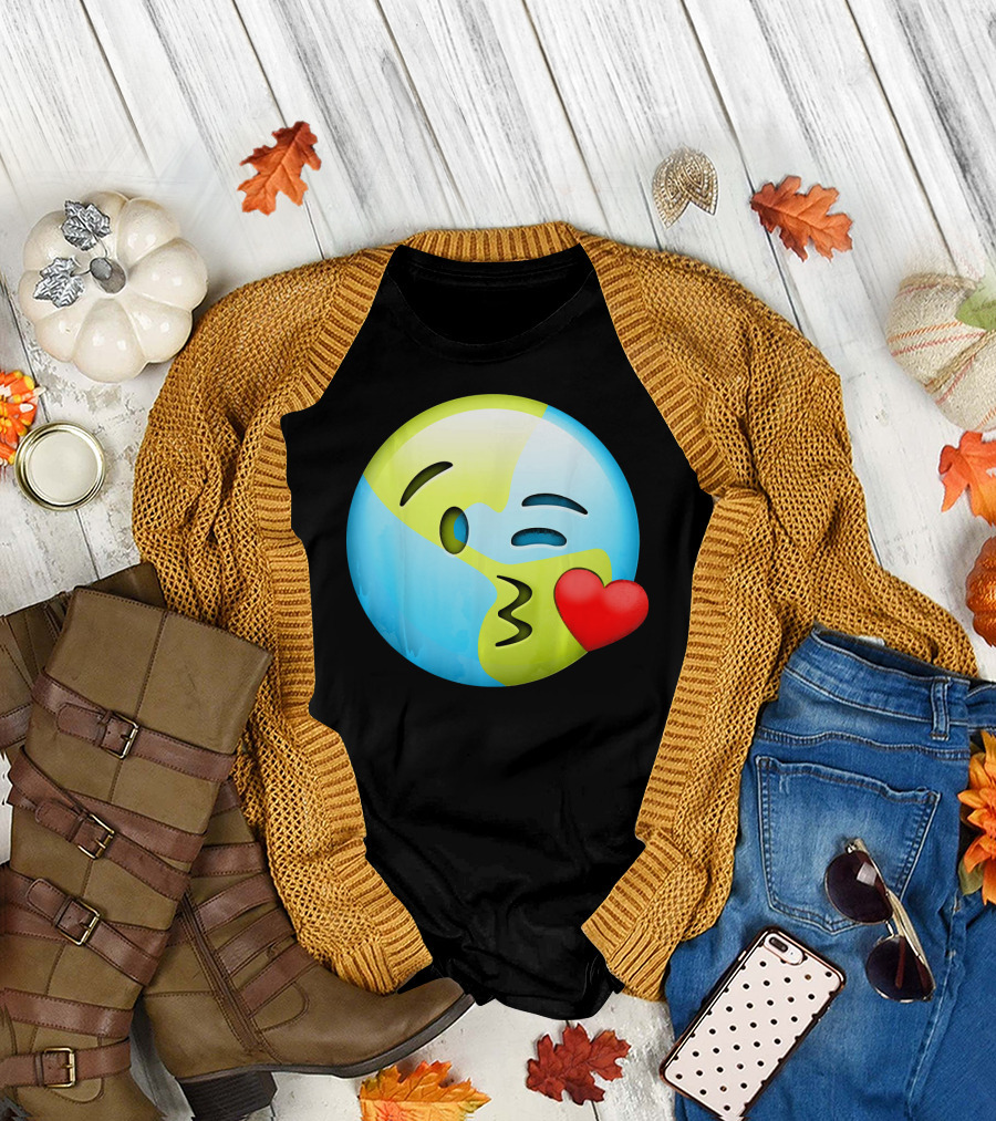 Cute Earth Day Kiss Emoji Lips Kids Emoticon T-Shirt