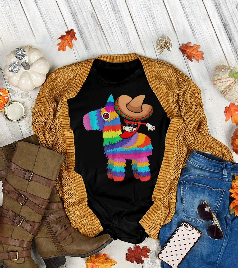 Dabbing Chili Pepper Piñata Cinco Sombrero Fun T-Shirt