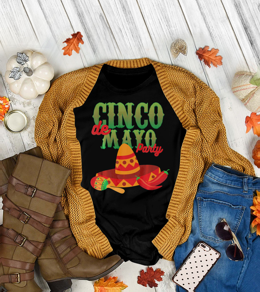 Cinco De Mayo Party Sombrero Maracas Peppers T-Shirt