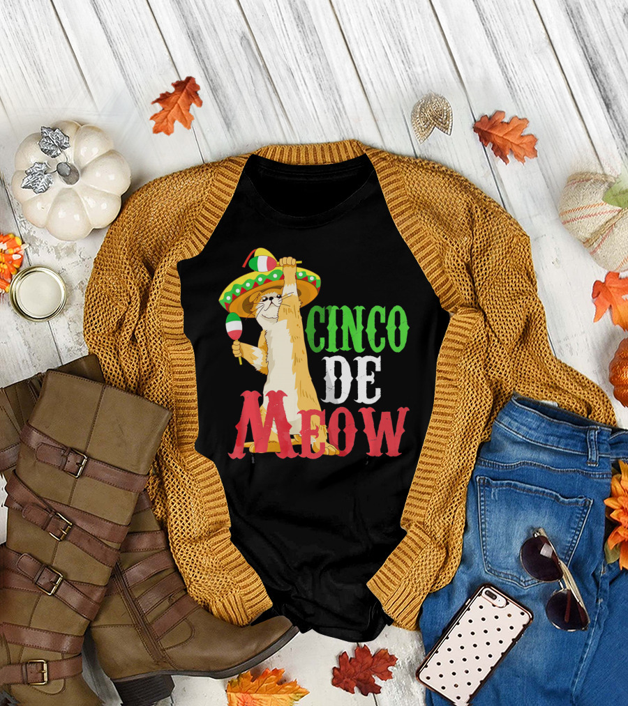 Cinco De Mayo Cinco De Meow Cat Sombrero Maracas T-Shirt