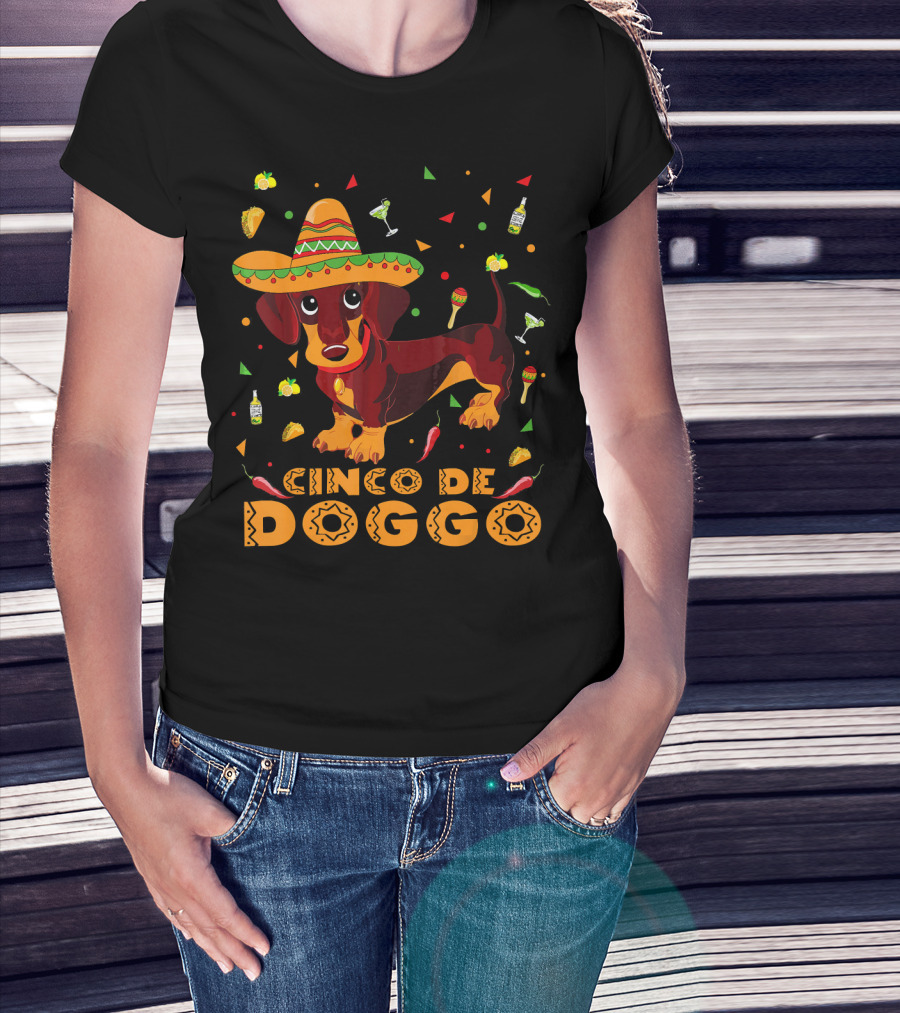 Cinco De Doggo Dachshund Sombrero Chili Peppers Margarita Fiesta Theme Mexican Cinco T-Shirt
