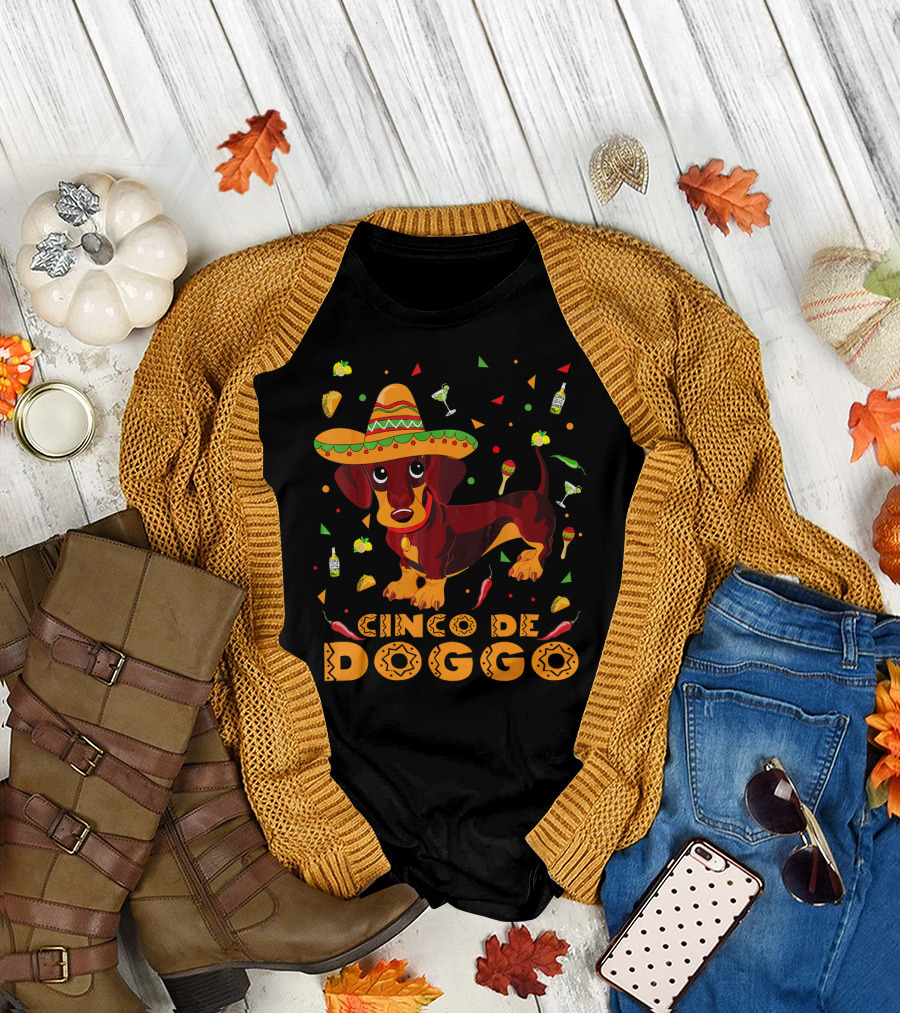 Cinco De Doggo Dachshund Sombrero Chili Peppers Margarita Fiesta Theme Mexican Cinco T-Shirt