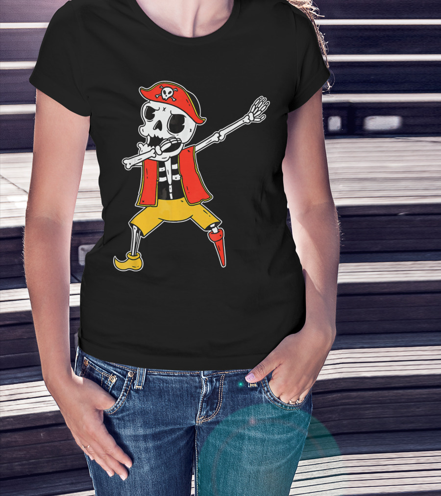 Dabbing Skeleton Pirate Skull And Crossbones Hat T-Shirt