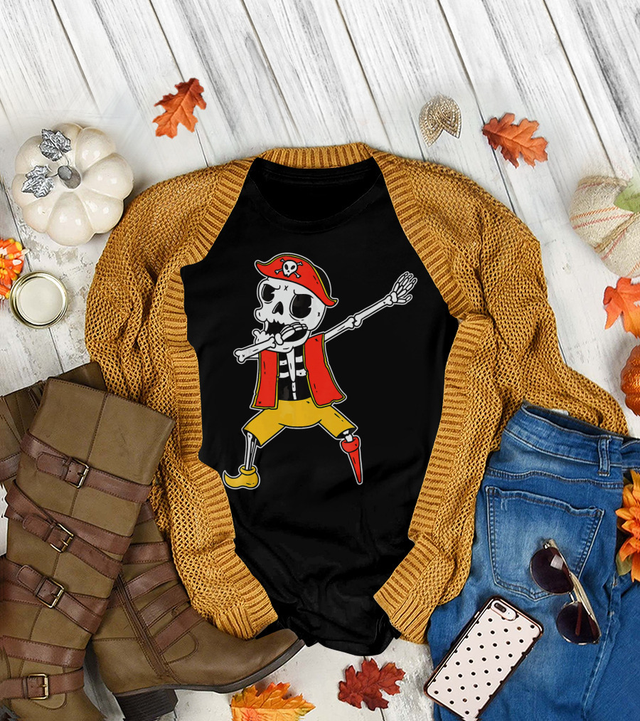 Dabbing Skeleton Pirate Skull and Crossbones Hat T-Shirt