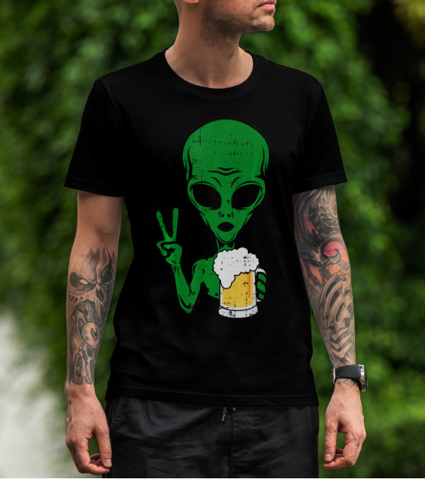 Area 51 Alien Peace Sign Drinking Beer T-Shirt