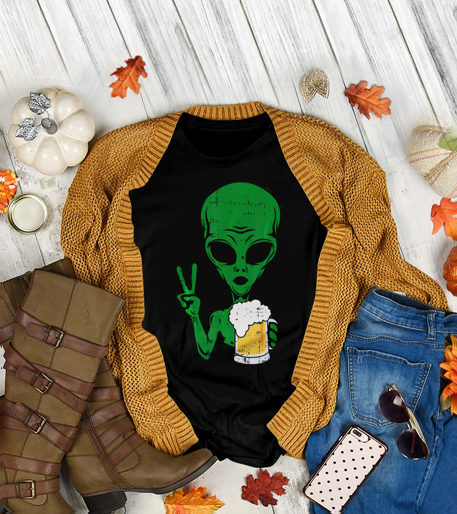 Area 51 Alien Peace Sign Drinking Beer T-Shirt
