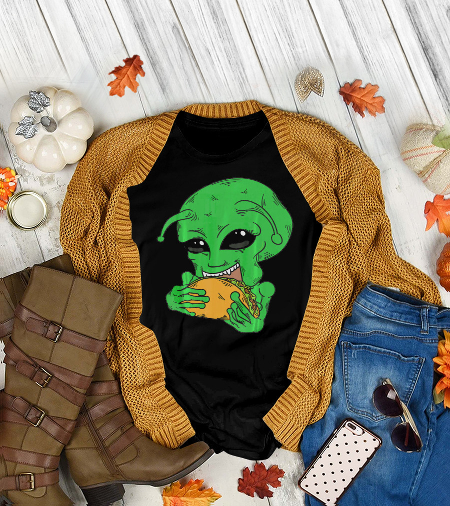 Alien Eating Taco Cool Outer Space UFO T-Shirt