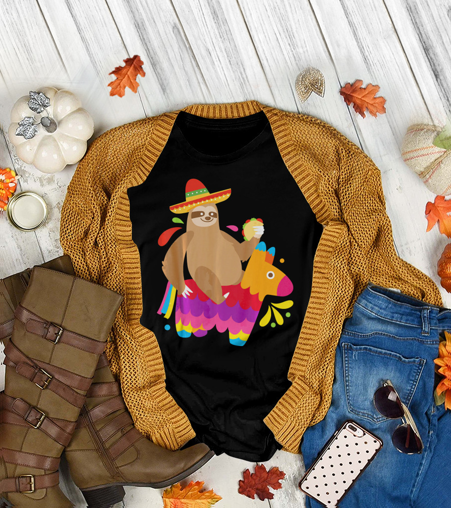 Sloth Taco Piñata Cute Mexican Fiesta Sombrero Riding Rainbow T-Shirt
