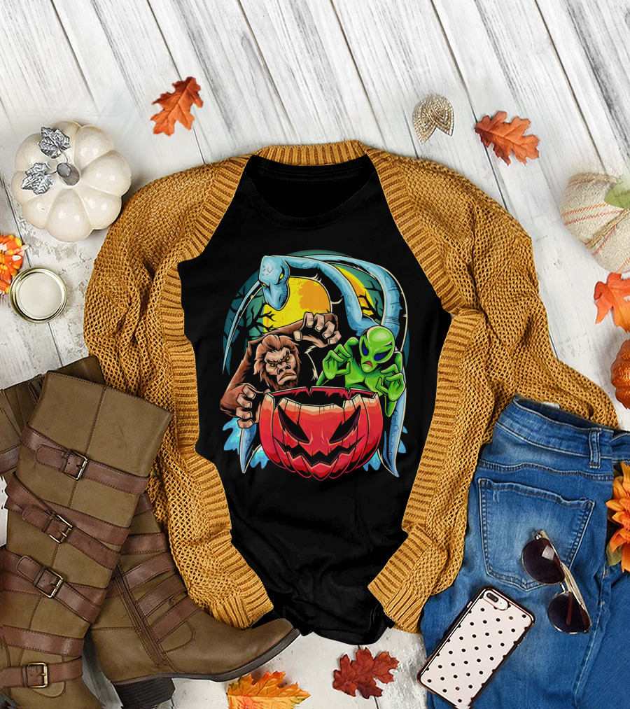 Bigfoot The Loch Ness Monster Alien with Pumpkin Halloween Scene T-Shirt