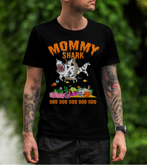 Mommy Shark Halloween Costume Doo Doo Doo Doo Doo T-Shirt