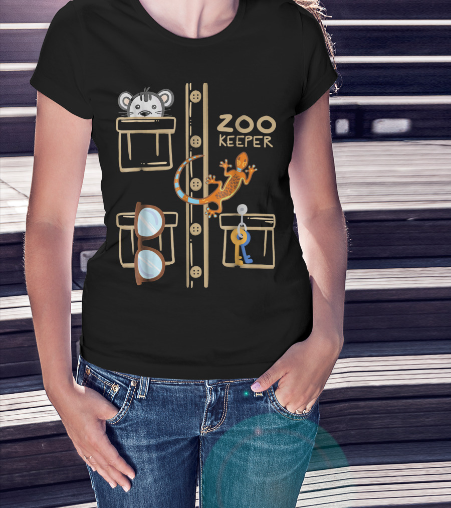 Zookeeper Costume Halloween Jung Zoo Keeper Animal Pockets With Gecko And Key T-Shirt