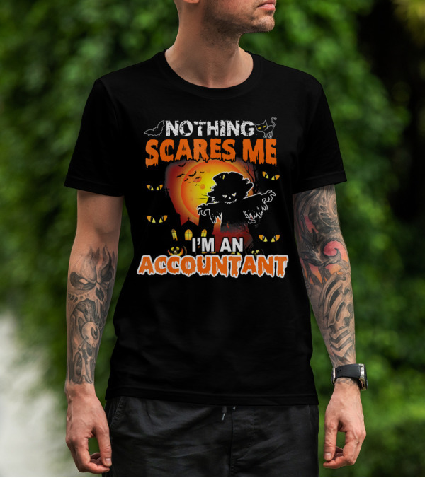 Nothing Scares Me I'm An Accountant Halloween Scarecrow And Cats T-Shirt