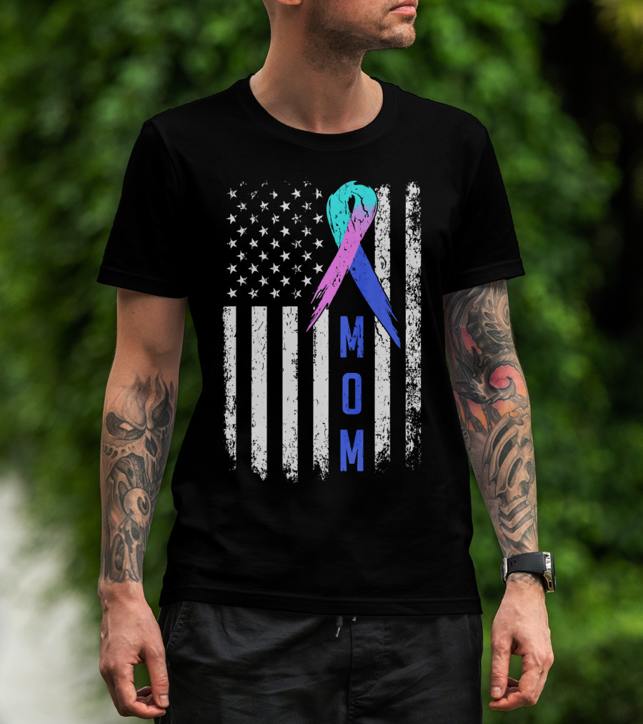 Mom American Flag Thyroid Cancer Awareness T-Shirt